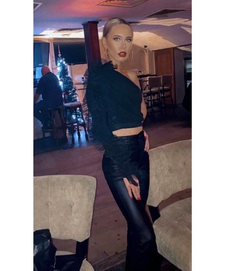 shemale outdoor onlyfans adult photos