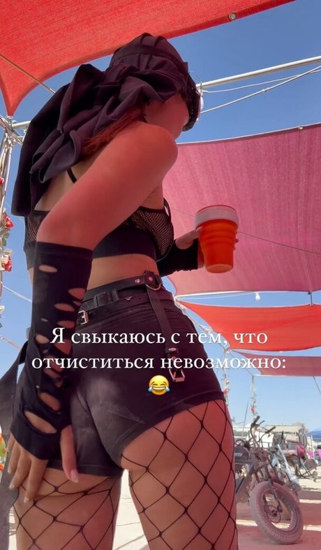 Sasha Spilberg hot actress img