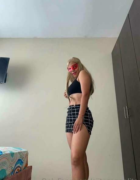 ojitosangelita hot model pics