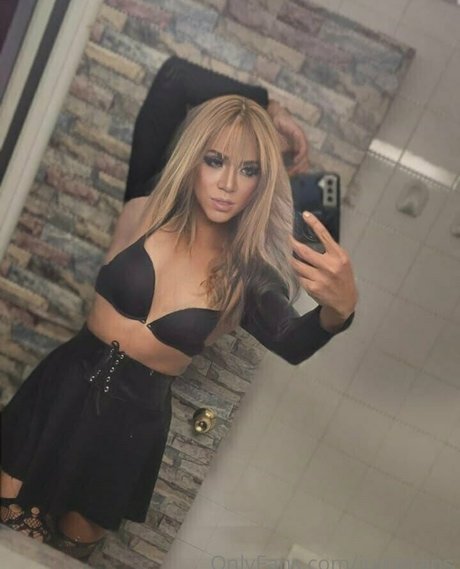 juicytrans model adult pics