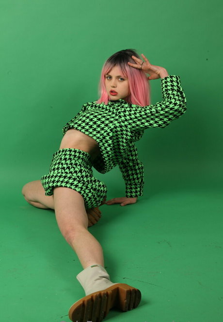 sandrateeny erotic star photo