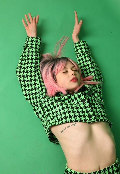 sandrateeny erotic model photo