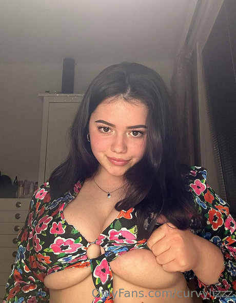 curvylizzz pornstar hd pictures