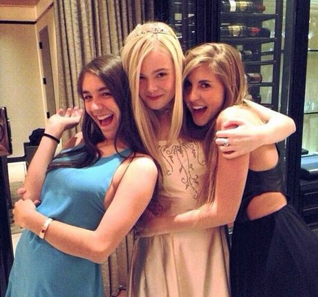 Elle Fanning model nude picture