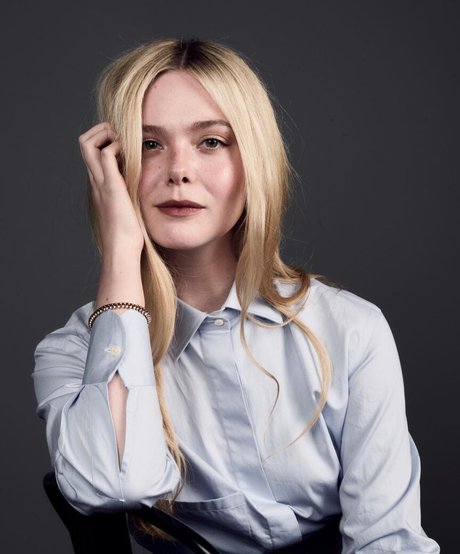 Elle Fanning erotic star img
