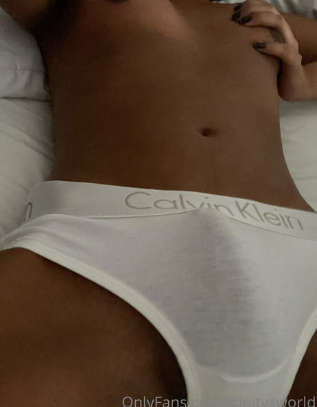 BeautyWithTrinity pretty star pic