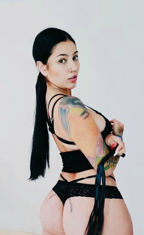 lolisaenz sexy pornstar image