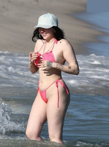 Noah Cyrus model hd images