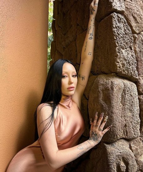 Noah Cyrus star sexy galleries