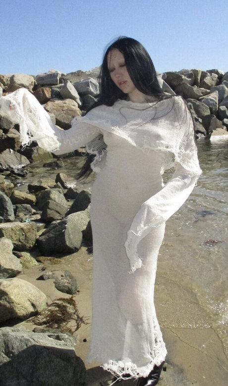 Noah Cyrus nudes actress images