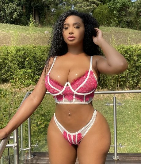 arab thick onlyfans hot naked photo