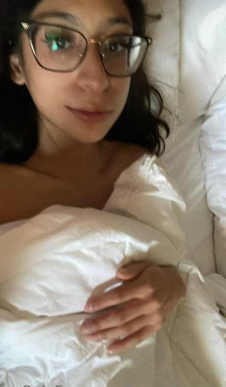 Sona Bella nude star image