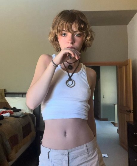 Hadley Nelson naked model picture