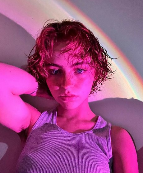 Hadley Nelson pretty model archive