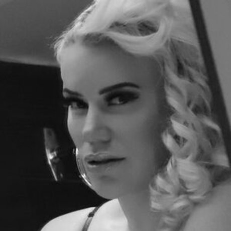 Taya Valkyrie star beautiful img