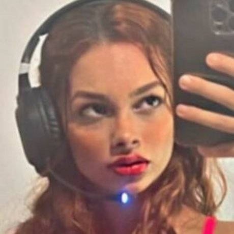 Lariza Goes pornstar naked img