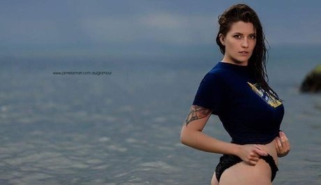 Chloe Maddren sexy model image