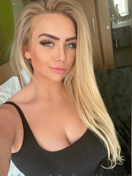 kellymilana model erotic image