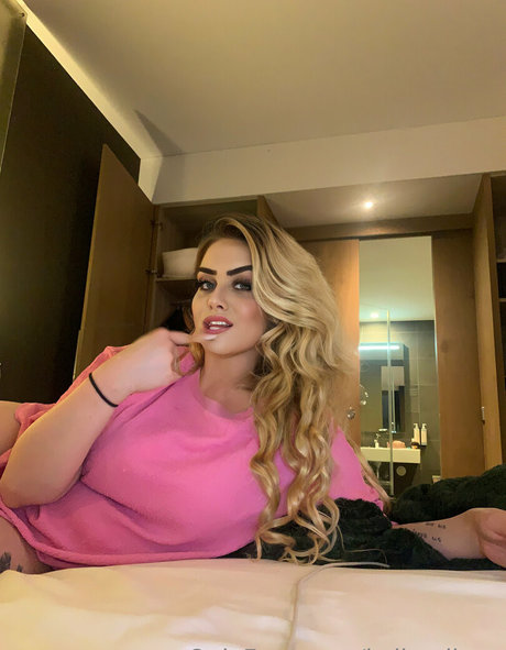 kellymilana pretty star photo