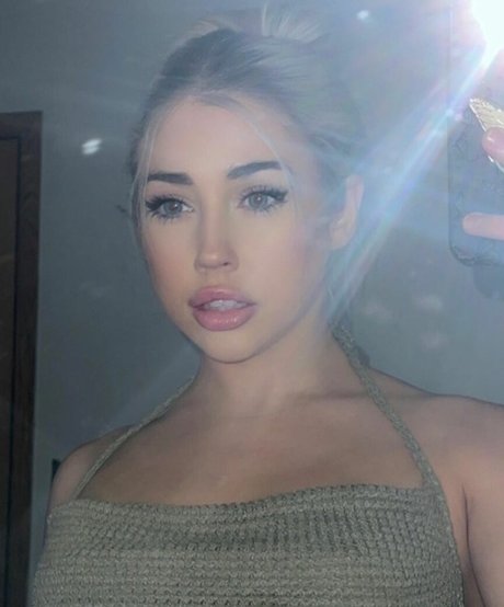 Hailsbee star nude photos