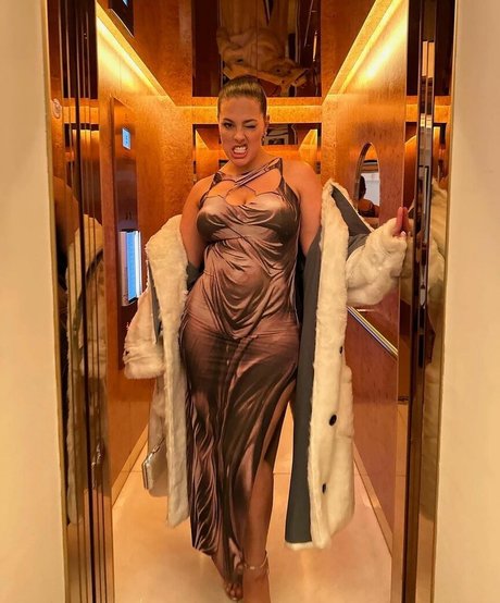 flexible onlyfans beautiful naked image