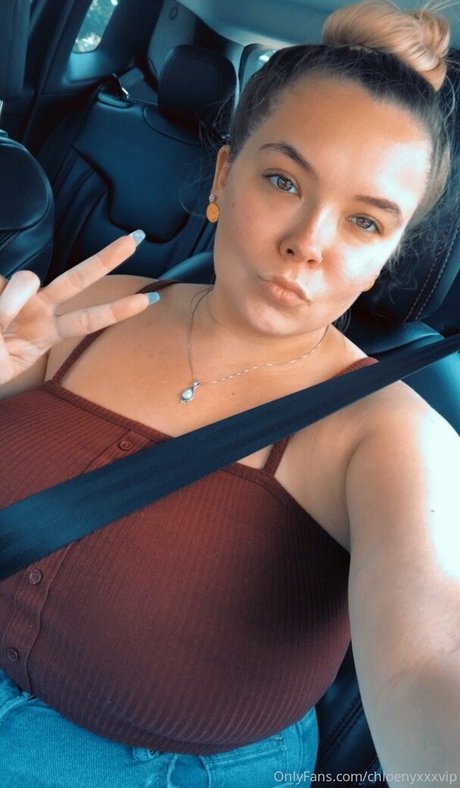 chloenyxxxvip model top pictures