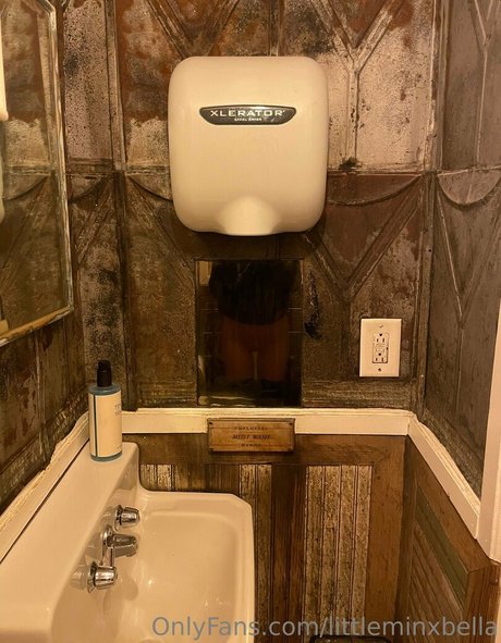 littleminxbella erotic star photo