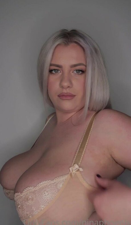 Nina Phoenix star hd photo