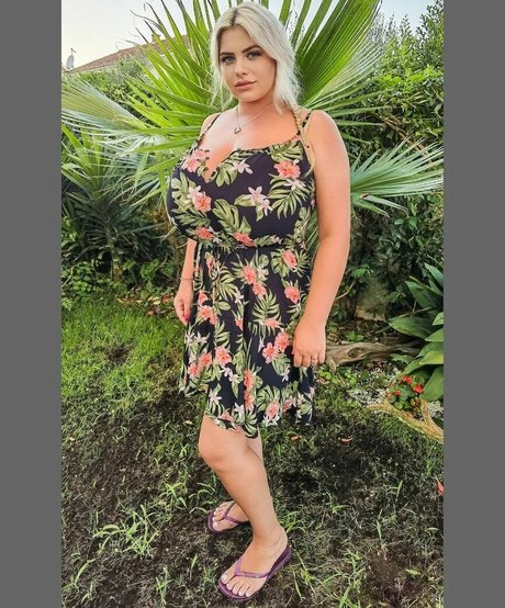 Nina Phoenix best model pictures