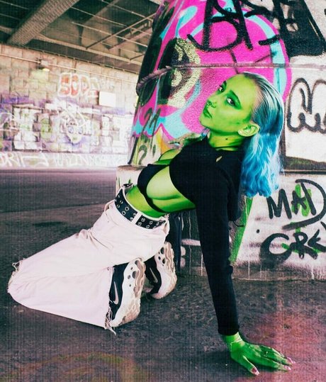 leliloo naked pornstar image