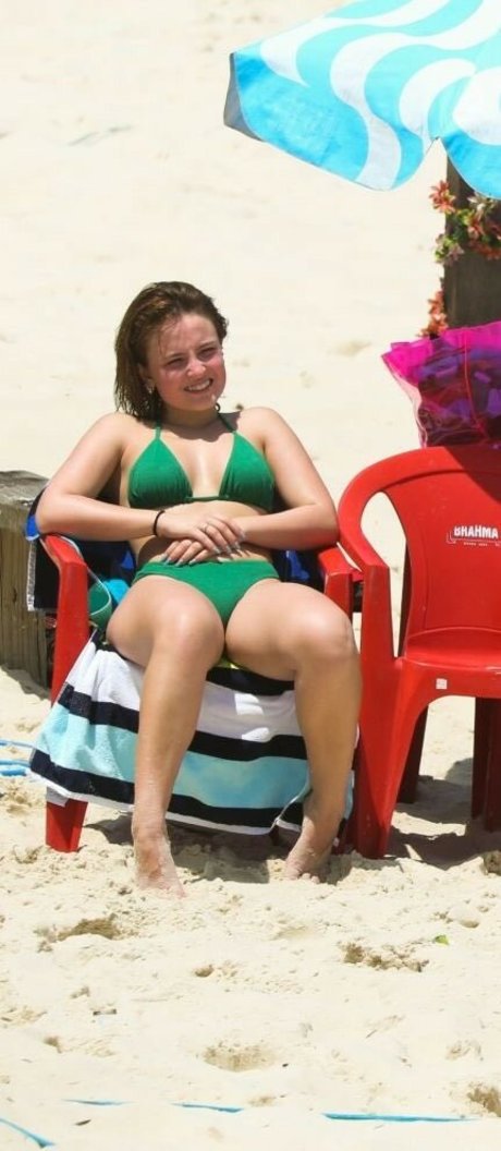 Larissa Manoela model sex pictures