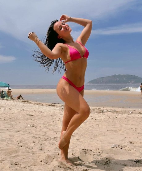 Larissa Manoela star naked photos