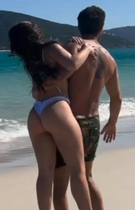 Larissa Manoela Profile Pic