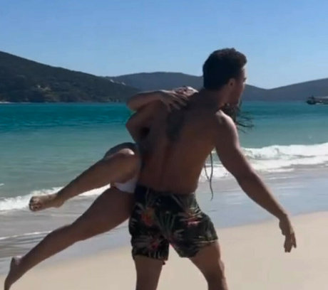 Larissa Manoela pretty star pics