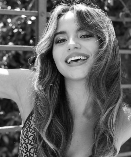 Isabela Merced star sexy galleries