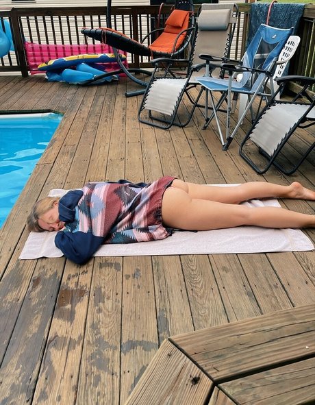 busty mom onlyfans nude pics