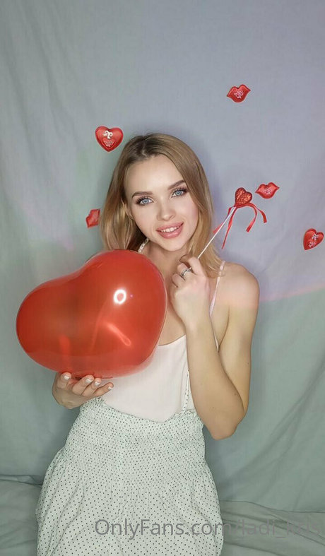 mysterious kris erotic model img