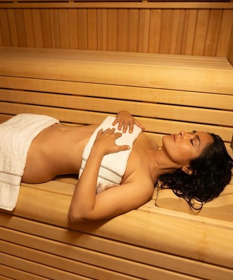 Salma Hayek star adult images