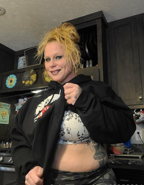 bigbootymandyj1981 xxx model picture