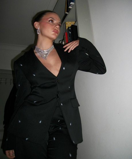 Dafne Keen model top archive