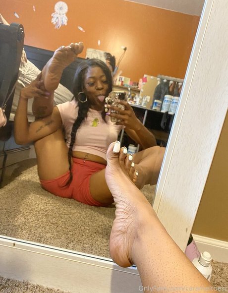 Carameltoesz pornstar pretty picture