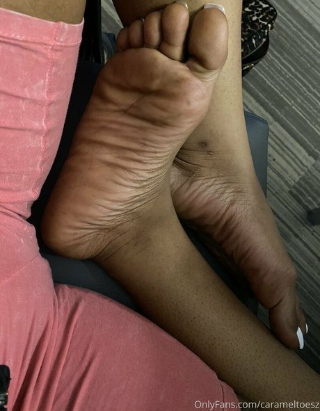 Carameltoesz best model picture