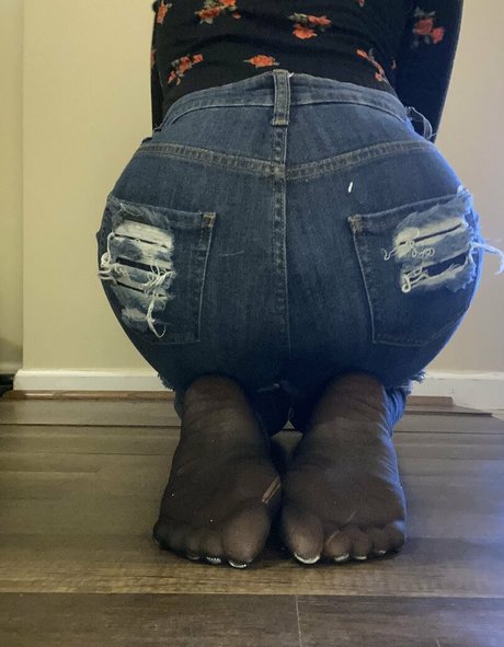 Carameltoesz nude actress pics