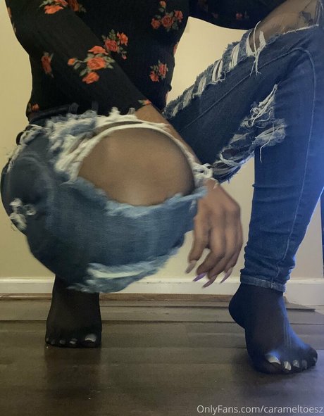 Carameltoesz hot actress img