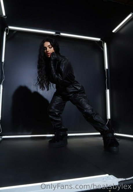 beatsbylex star naked photo