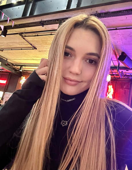 karisha x sex star image