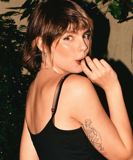 Triz Pariz xxx model photos