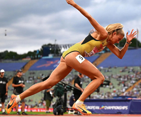 Alica Schmidt pretty actress img