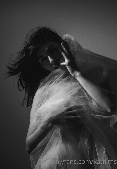 Kat Cabaret model xxx pics