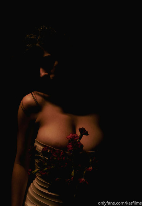 Kat Cabaret sexy pornstar img